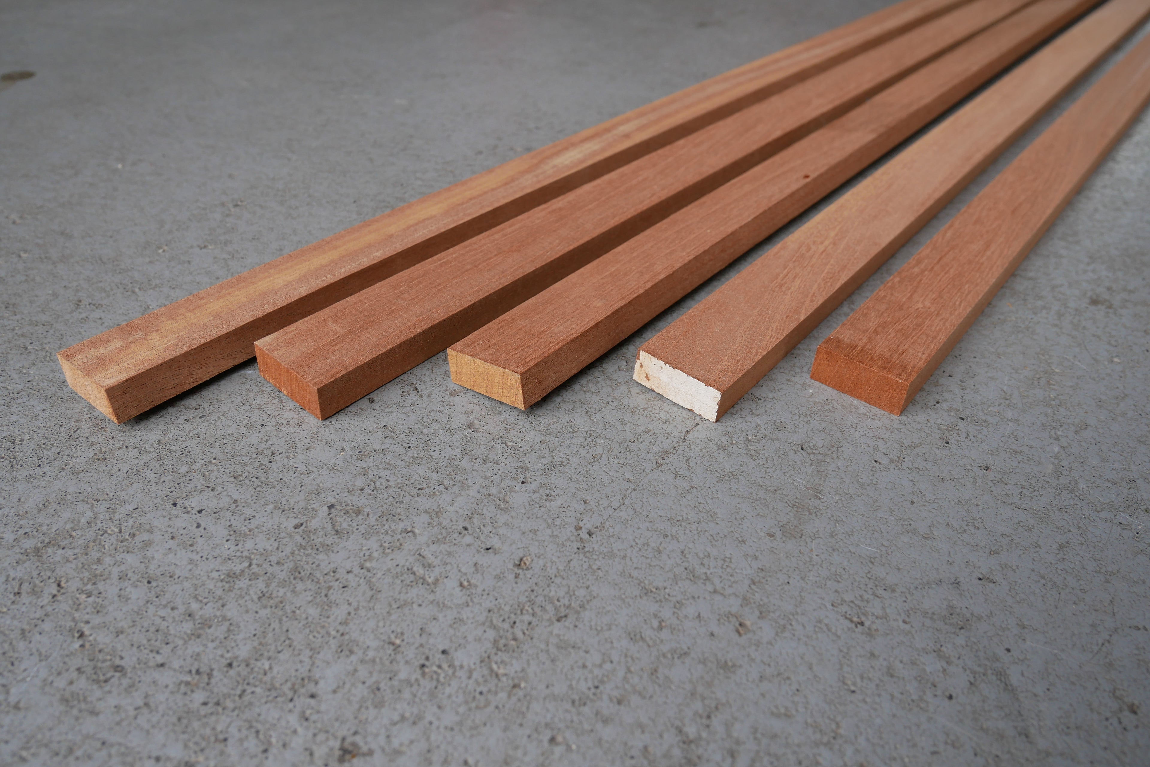 10 stuks Mahonie Balkjes Kopmaat 22 x 33 mm Lengte 2450 mm