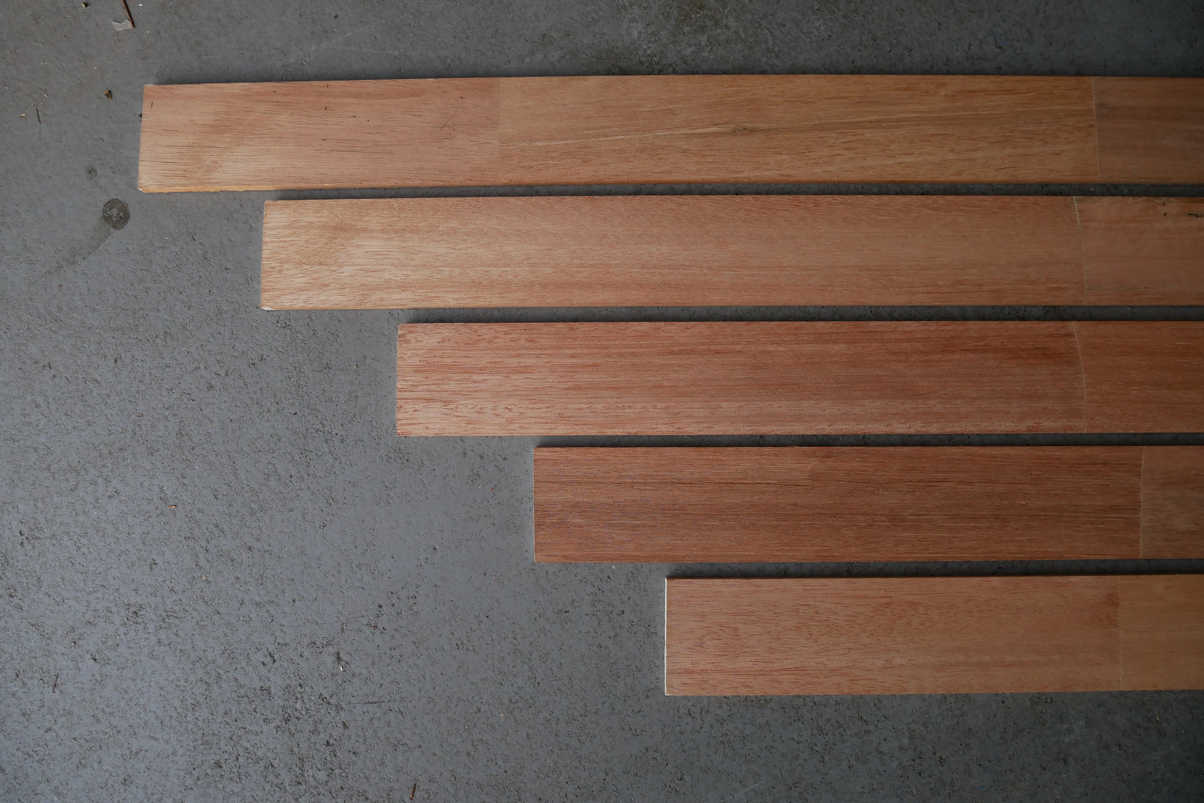 10 stuks Mahonie Latten Kopmaat 68 x 9 mm Lengte 2550 mm GEVINGERLAST!