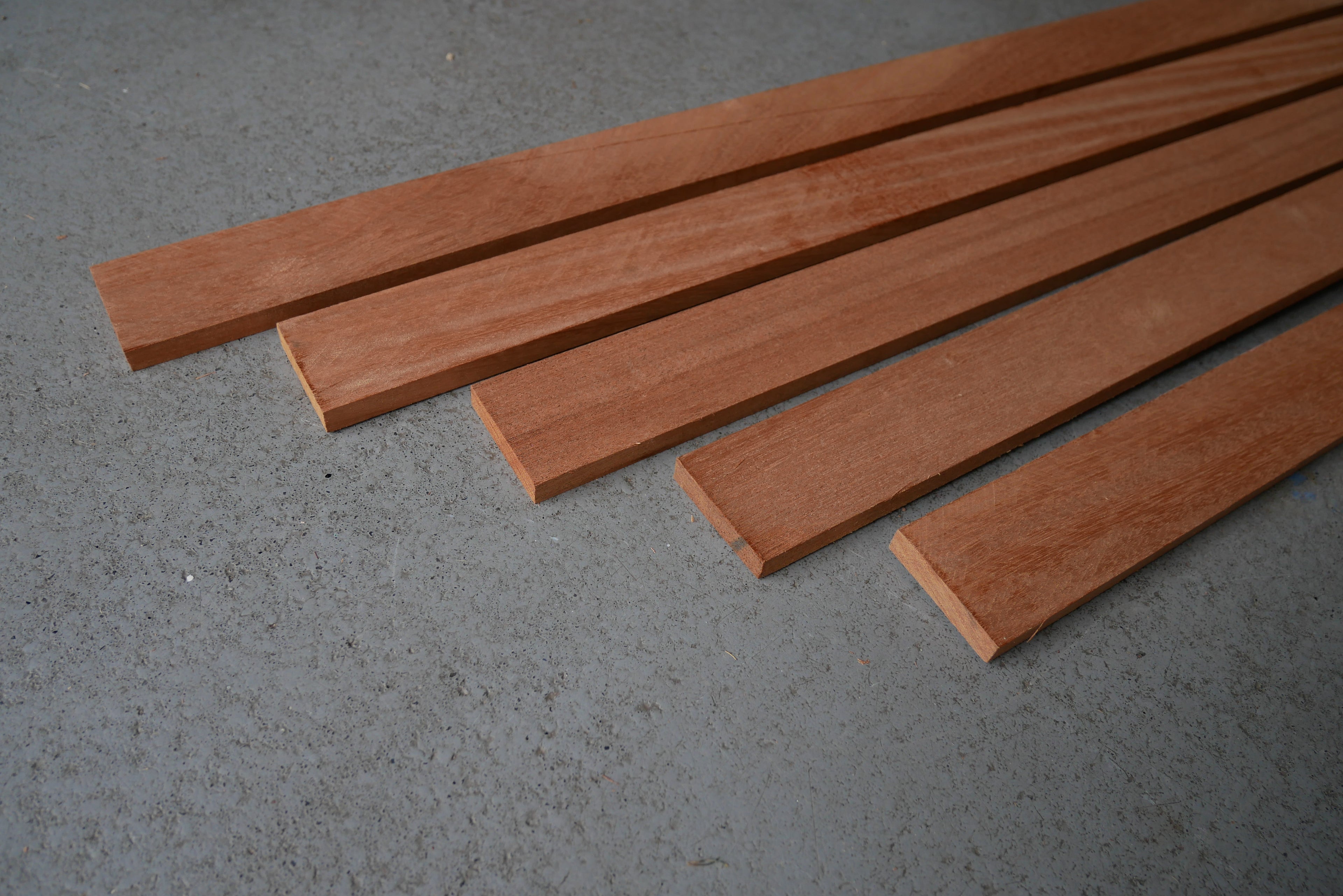 10 stuks Mahonie Latten Kopmaat 43 x 10 mm Lengte 2450 mm